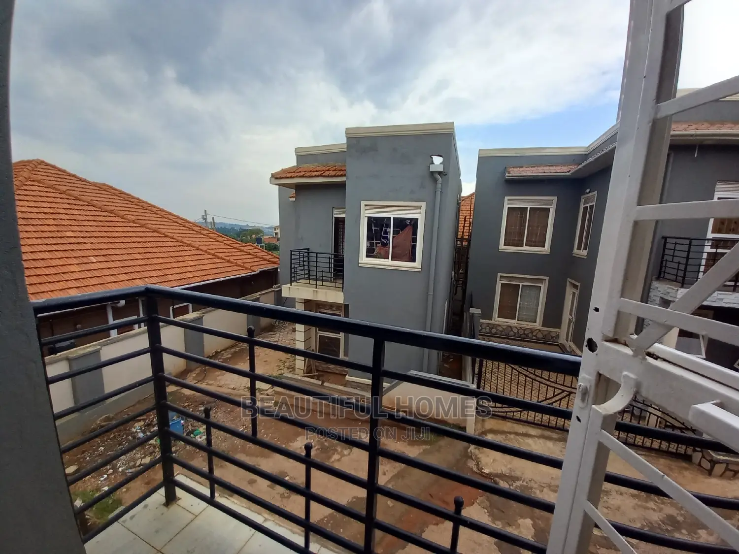 Furnished 4bdrm Duplex in Kira Corporate for sale