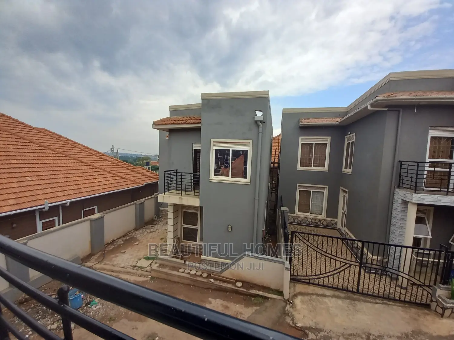 Furnished 4bdrm Duplex in Kira Corporate for sale