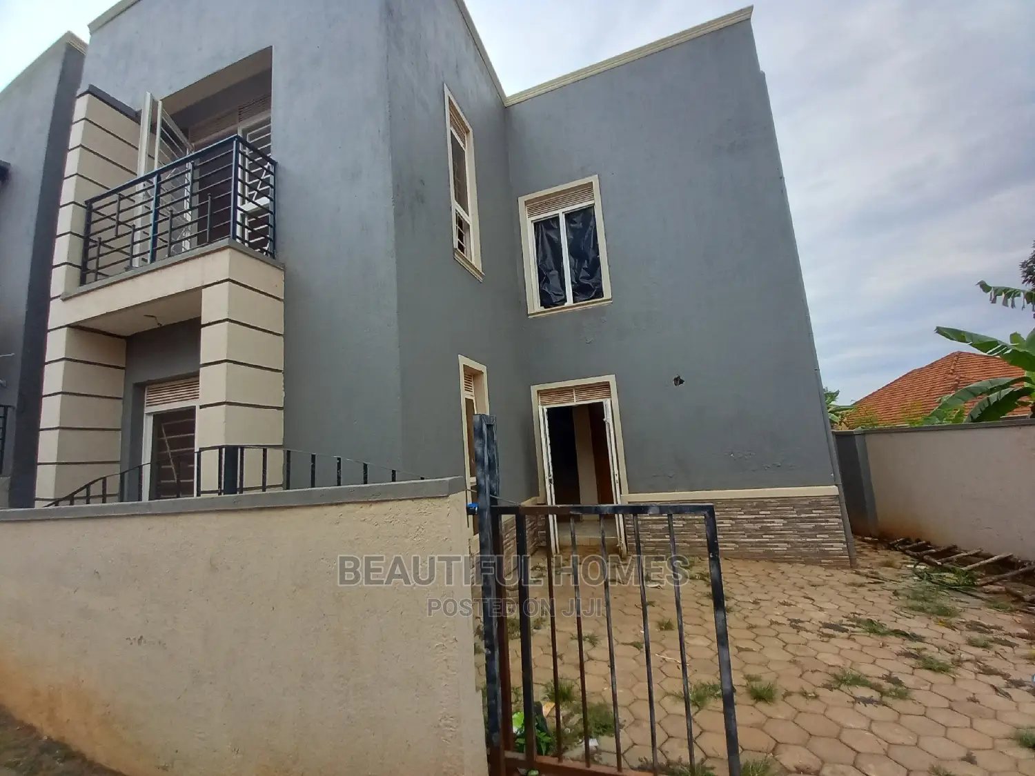Furnished 4bdrm Duplex in Kira Corporate for sale