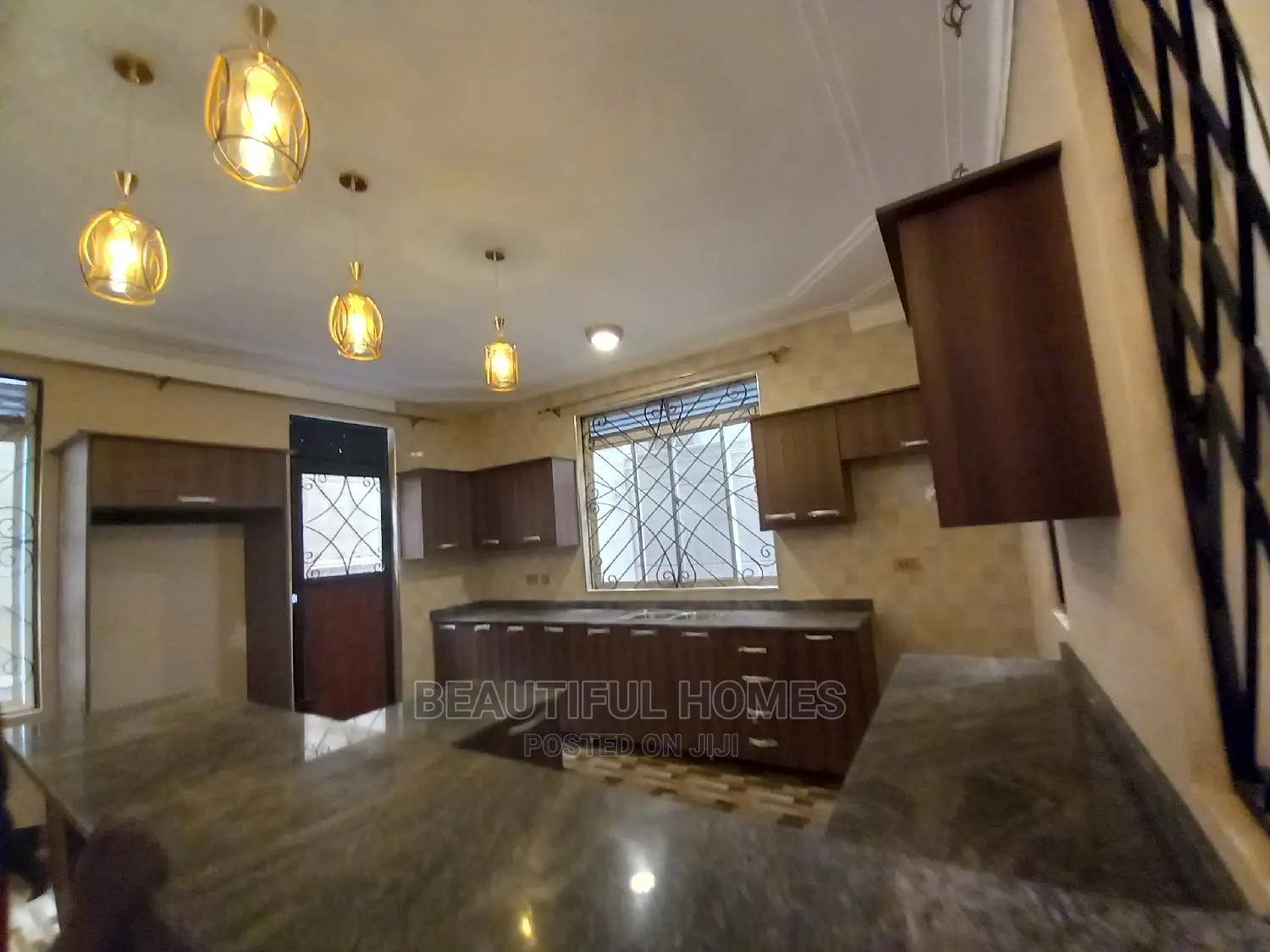 Furnished 4bdrm House in Kira Diplomat for sale