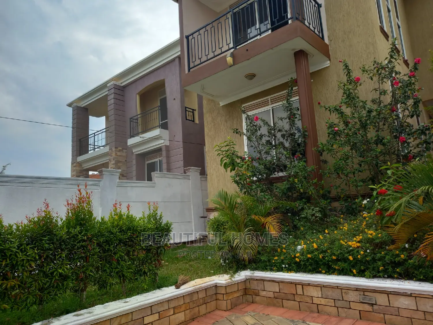 Furnished 4bdrm House in Kira Diplomat for sale