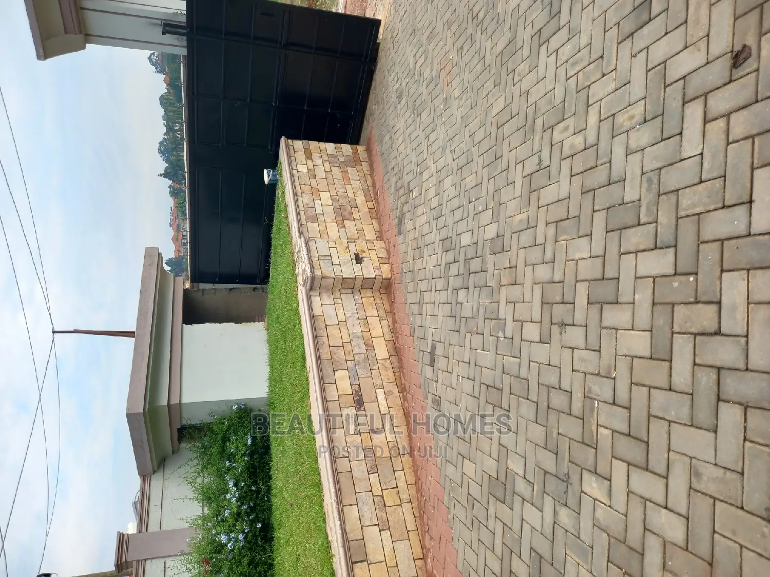 Furnished 4bdrm Duplex in Kira Tarmack Lane for sale