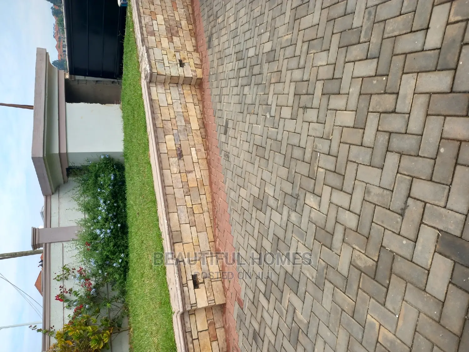 Furnished 4bdrm Duplex in Kira Tarmack Lane for sale