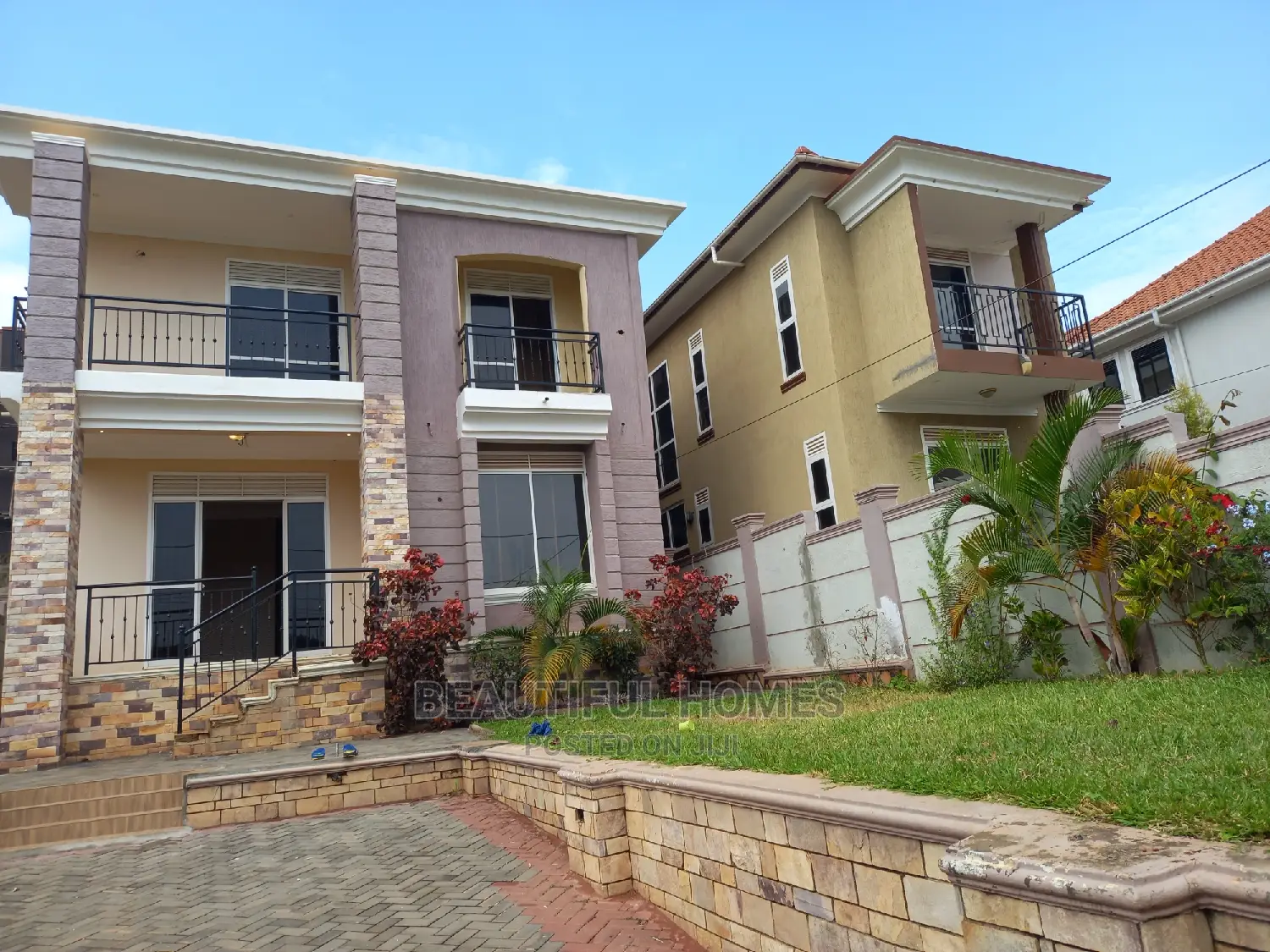 Furnished 4bdrm Duplex in Kira for sale