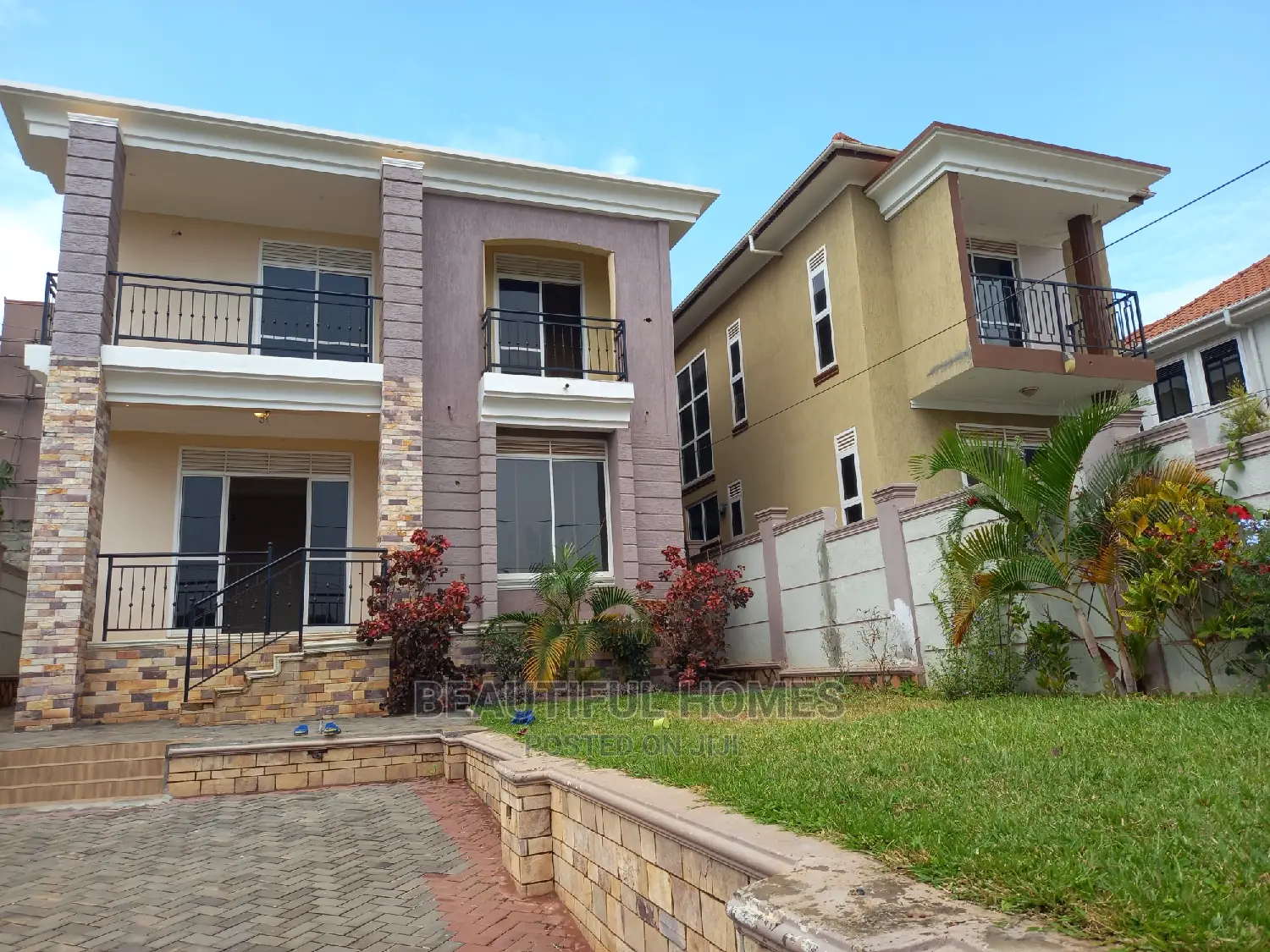 Furnished 4bdrm Duplex in Kira for sale