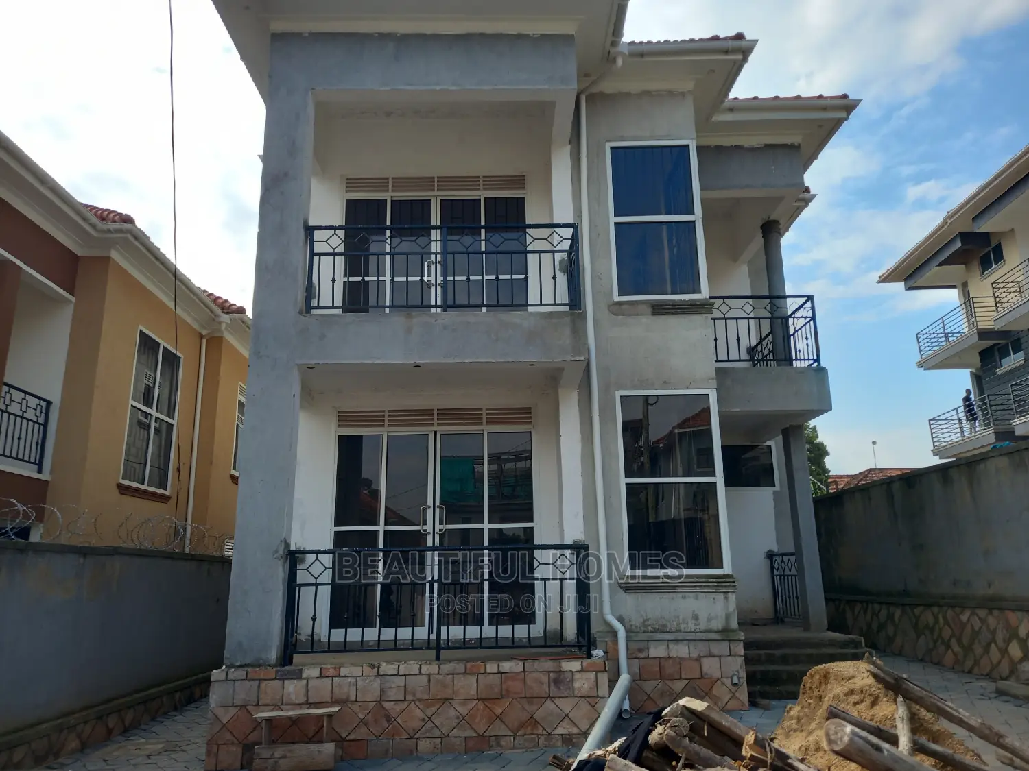 Furnished 4bdrm Maisonette in Najjera All Tarmack, Nakawa for sale