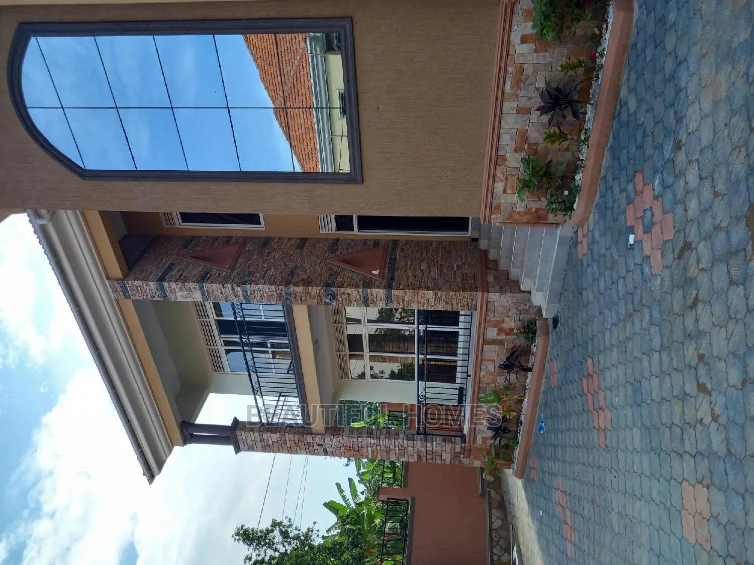 Furnished 5bdrm Mansion in Kira Tarmack for sale