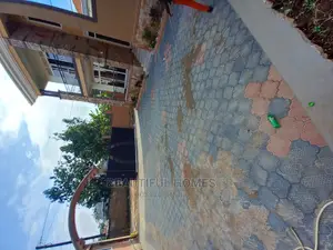 Furnished 5bdrm Mansion in Kira Tarmack for sale