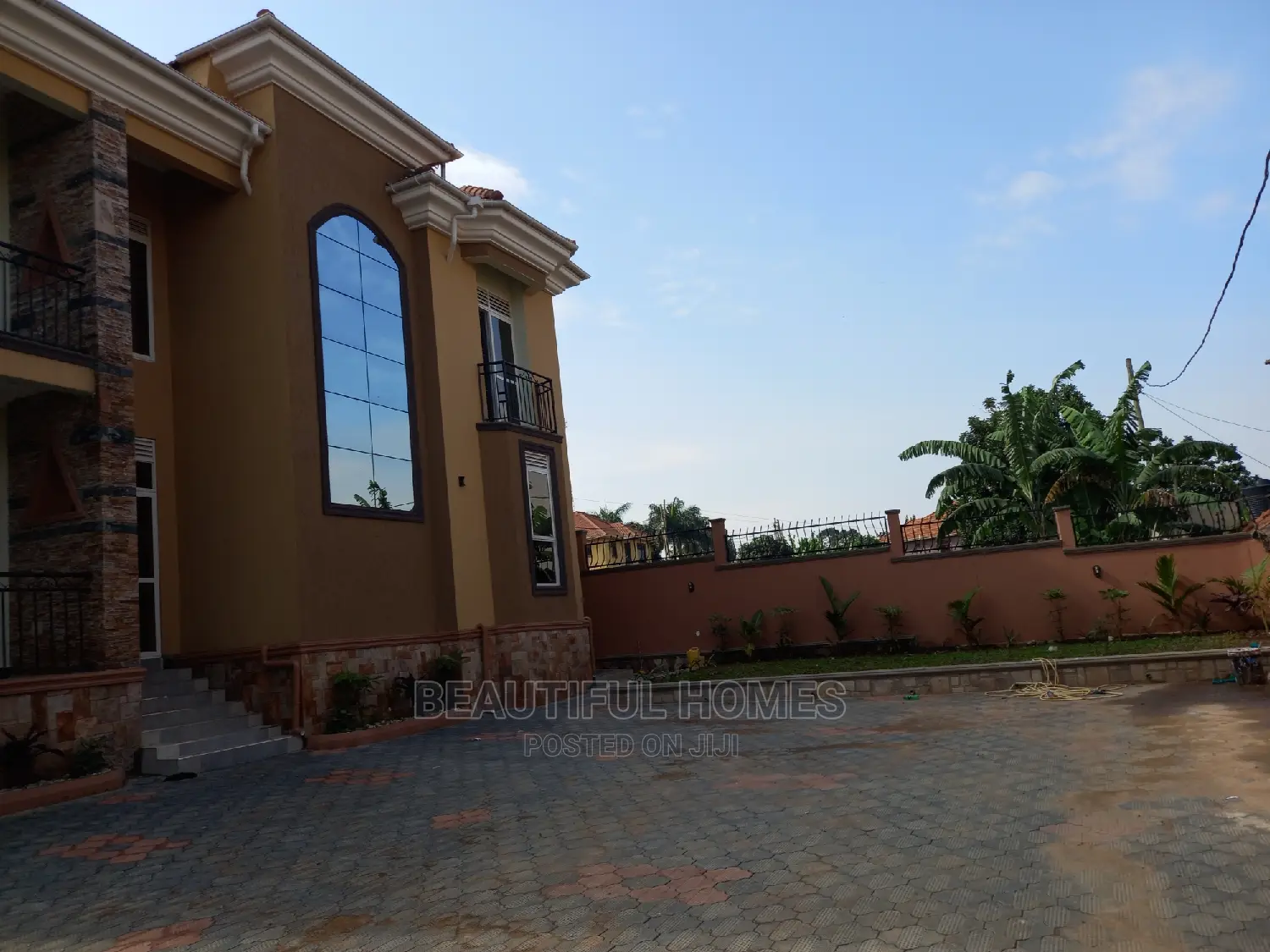 Furnished 5bdrm Mansion in Kira for sale