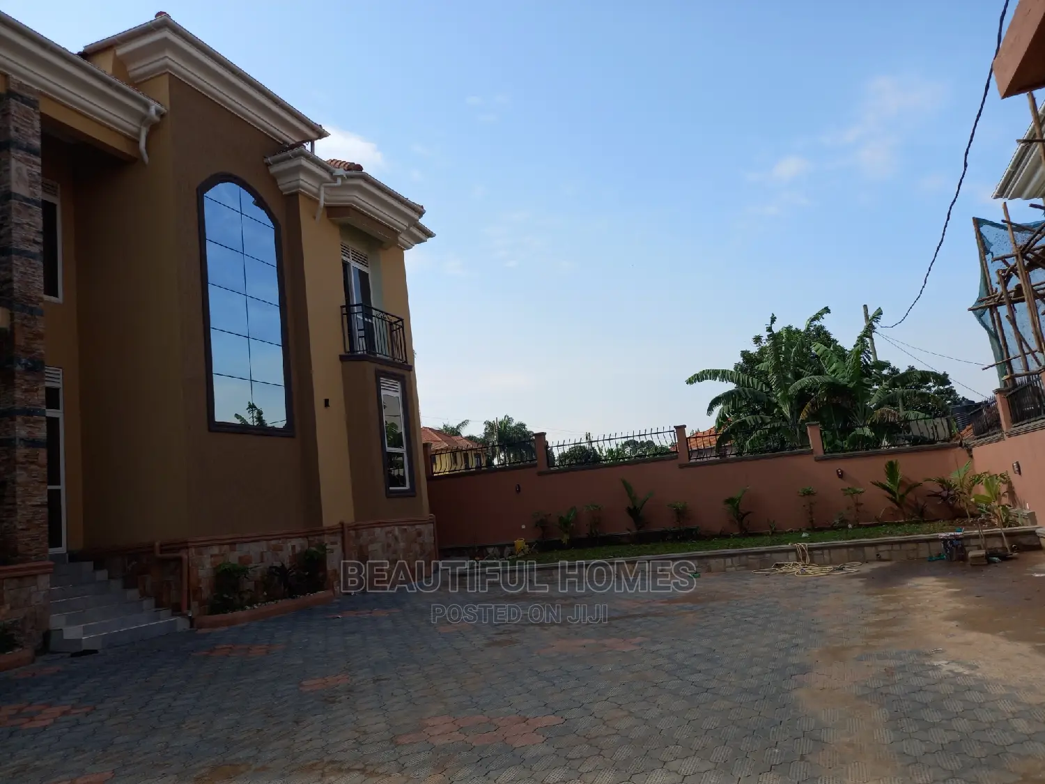 Furnished 5bdrm Mansion in Kira First Class for sale