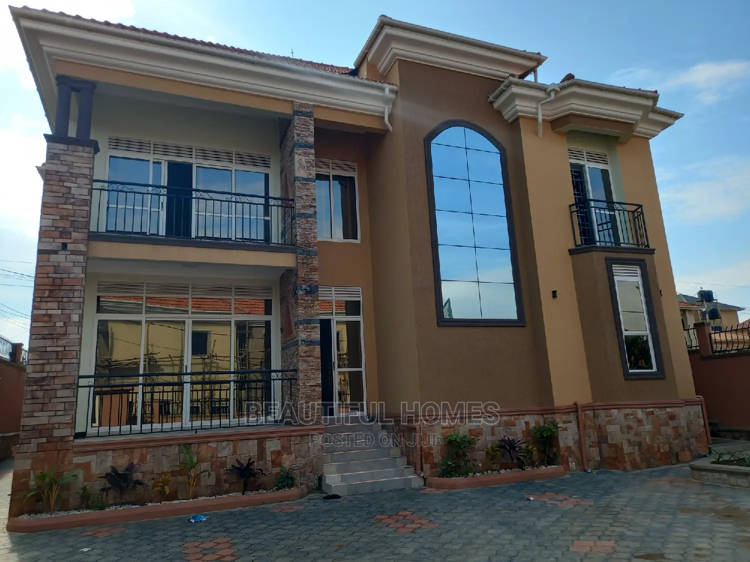 Furnished 5bdrm Mansion in Kira First Class for sale