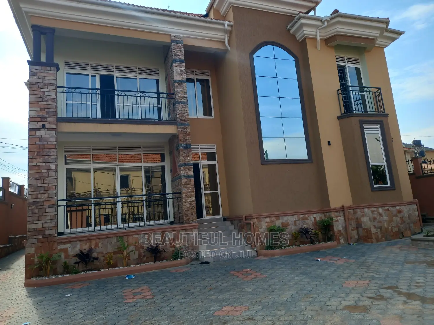 Furnished 5bdrm Mansion in Kira First Class for sale
