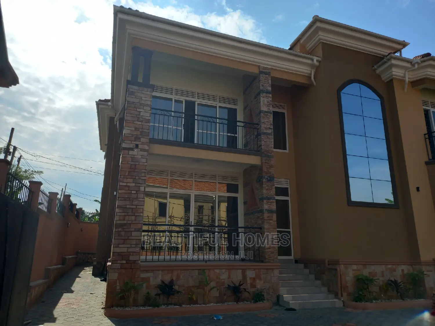 Furnished 5bdrm House in Kira Tarmack Lane for sale