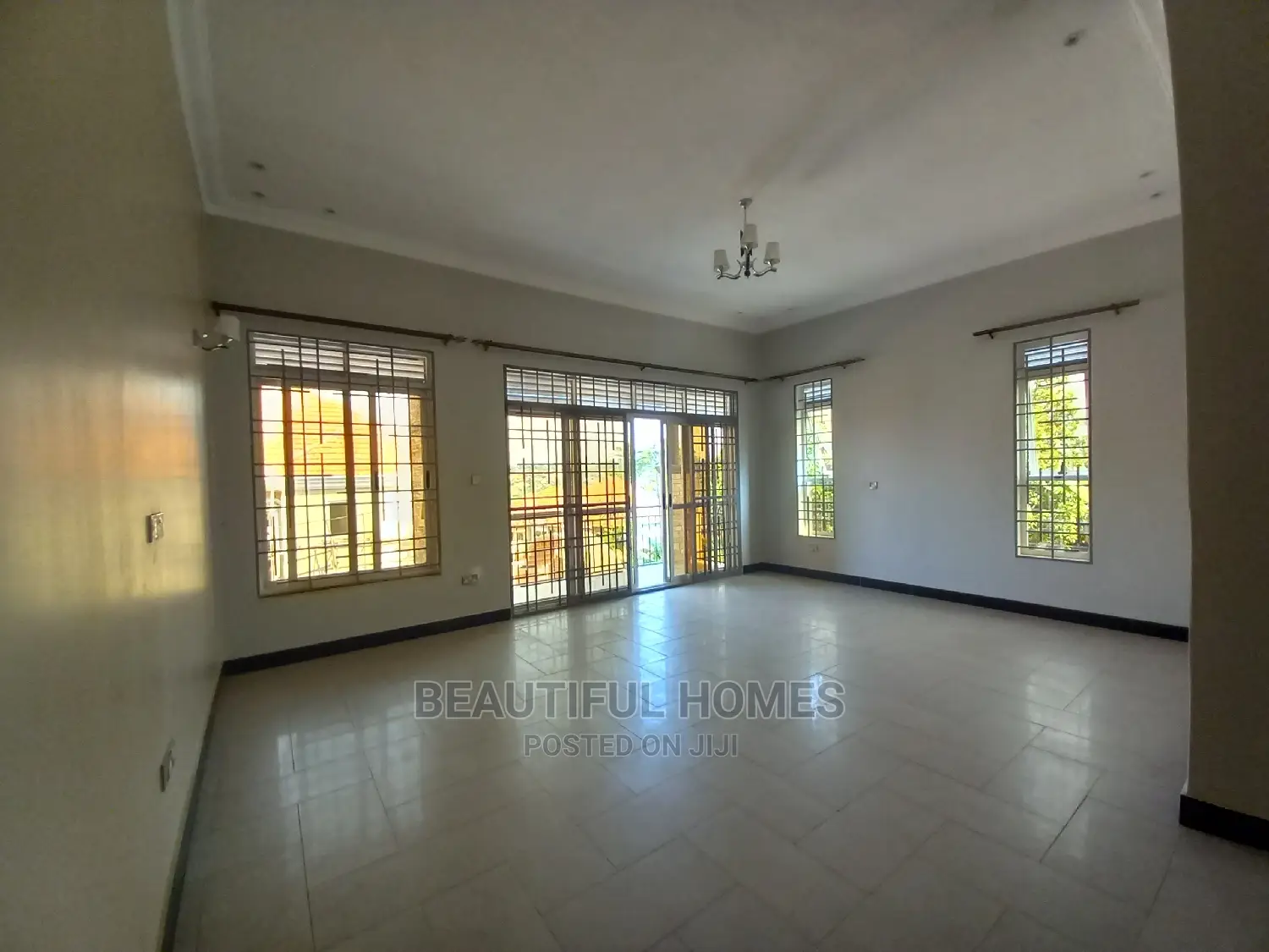 Furnished 5bdrm House in Kira Tarmack Lane for sale