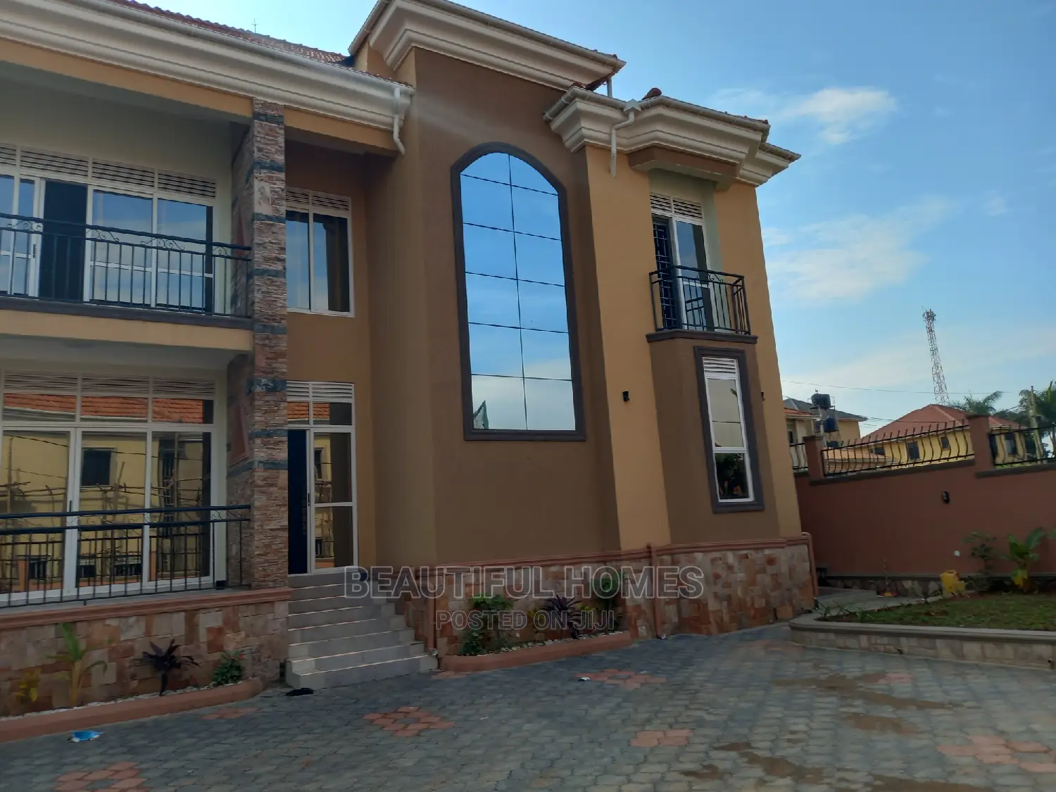 Furnished 5bdrm House in Kira Tarmack Lane for sale