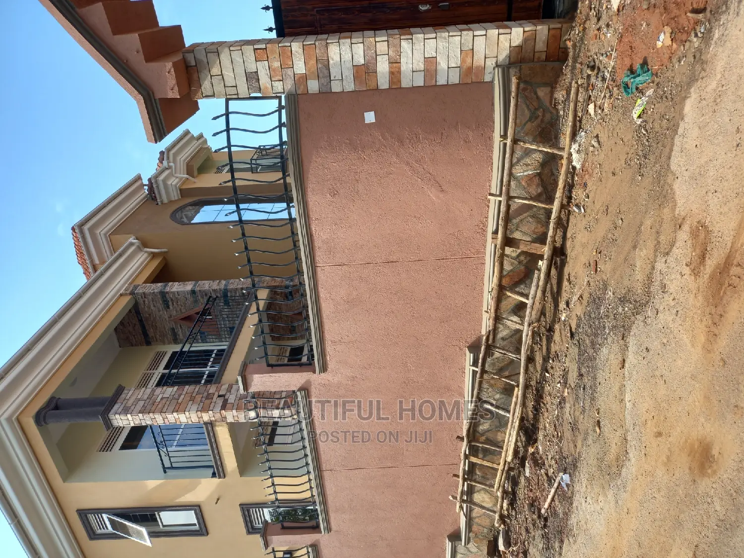 Furnished 5bdrm Duplex in Kira for sale