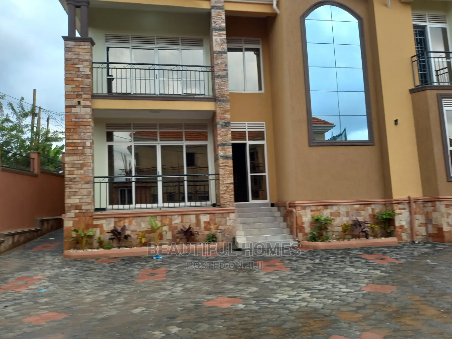 Furnished 5bdrm Mansion in Kira, Central Division for sale