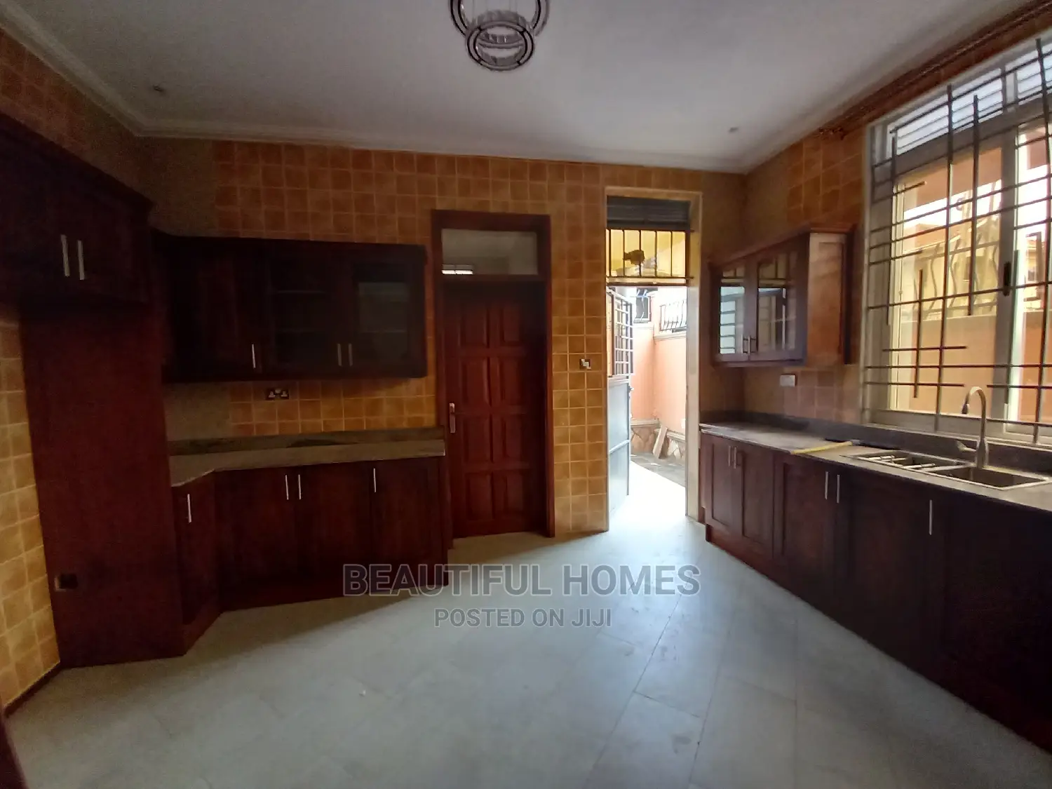 Furnished 5bdrm Mansion in Kira, Central Division for sale