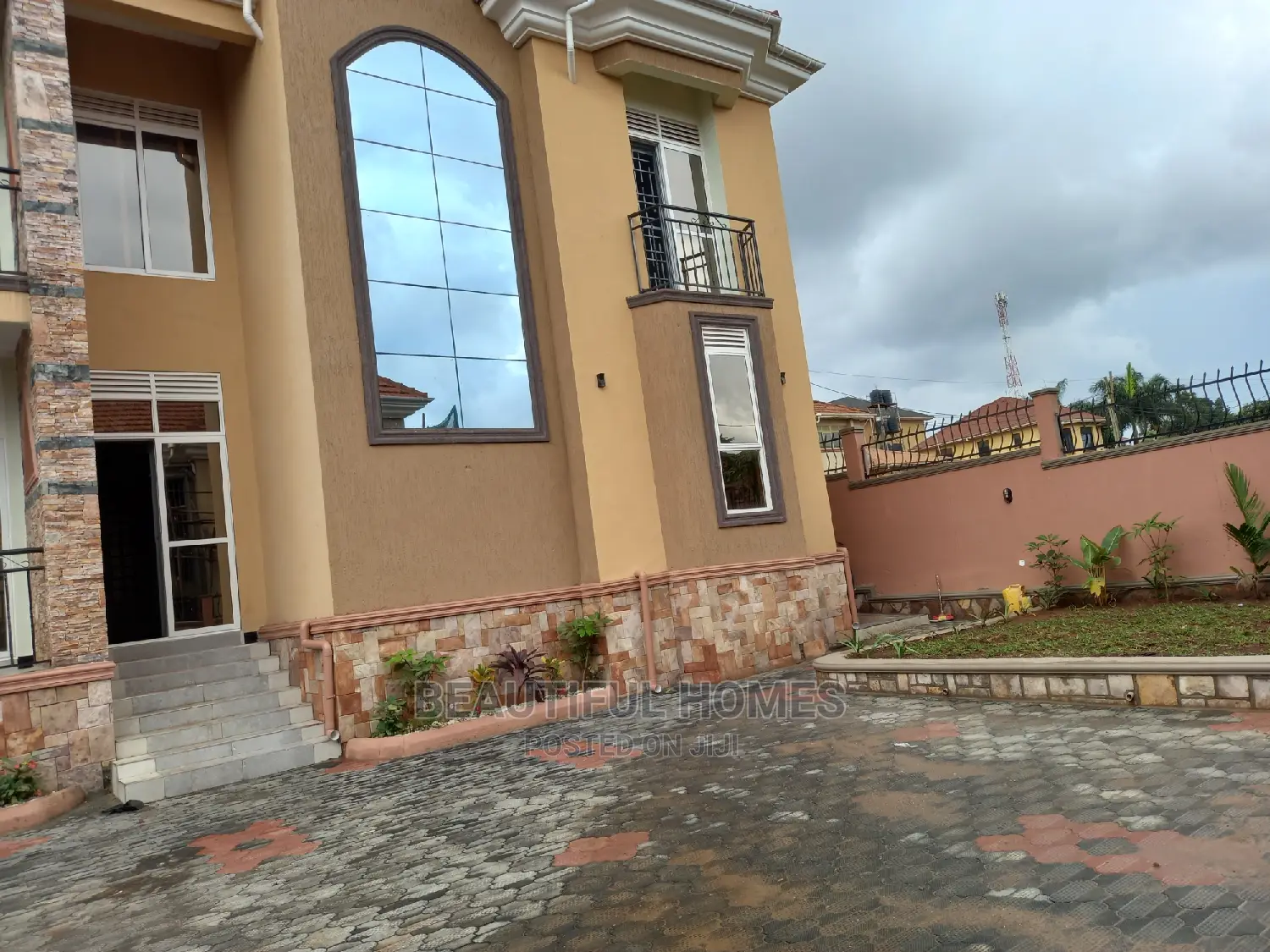 Furnished 5bdrm House in Kira for sale