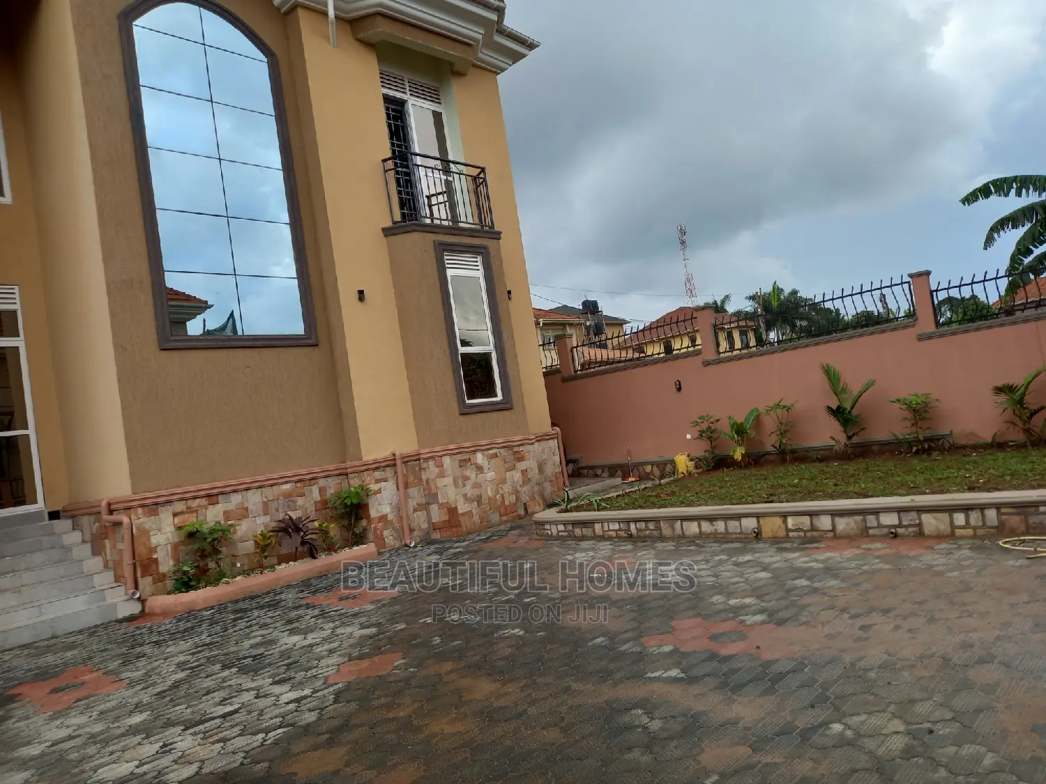 Furnished 5bdrm House in Kira for sale