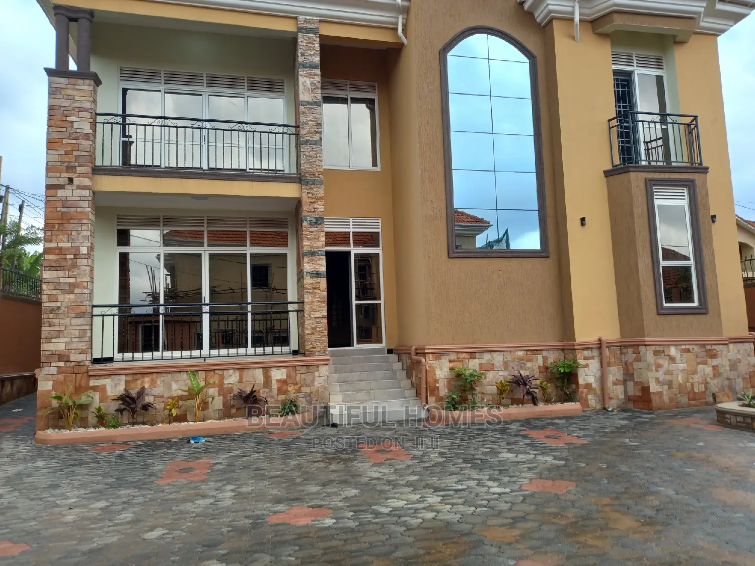 Furnished 5bdrm House in Kira for sale
