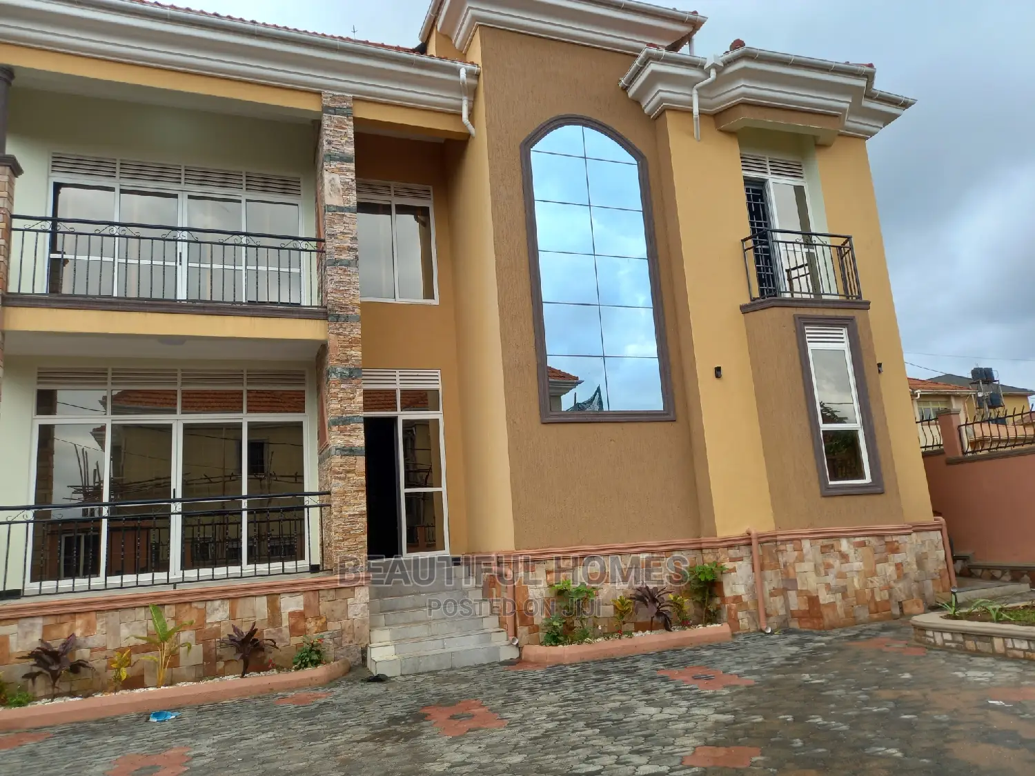 Furnished 5bdrm Mansion in Kira for sale