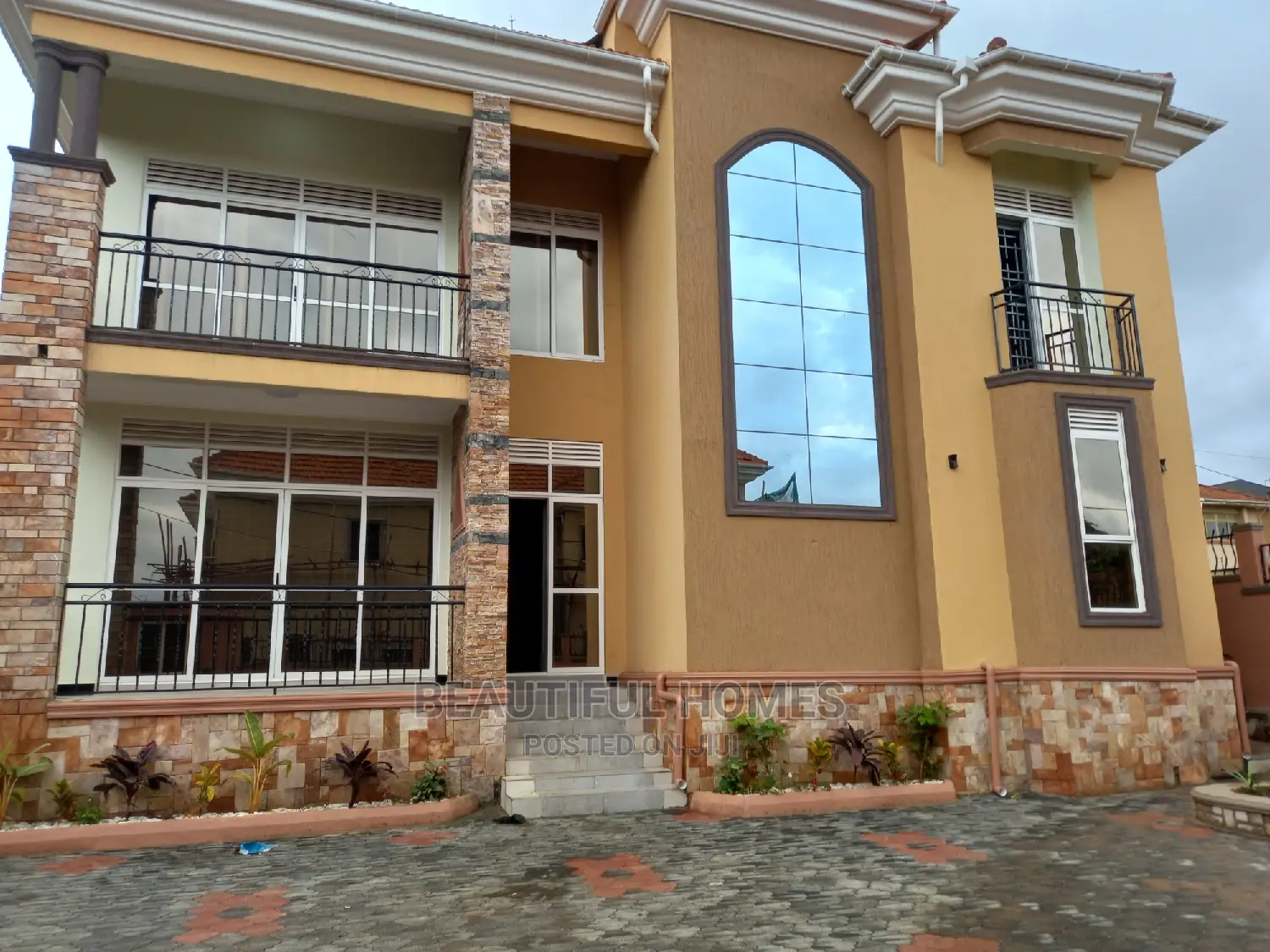 Furnished 5bdrm Mansion in Kira for sale