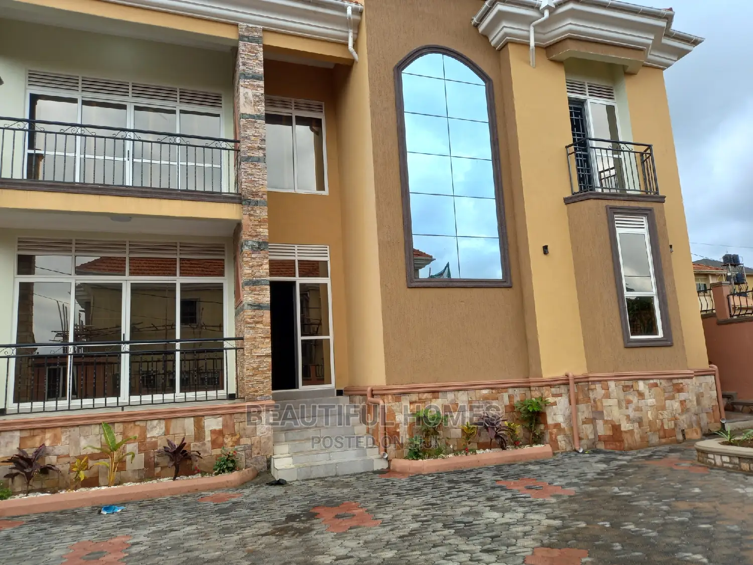 Furnished 5bdrm Mansion in Kira for sale