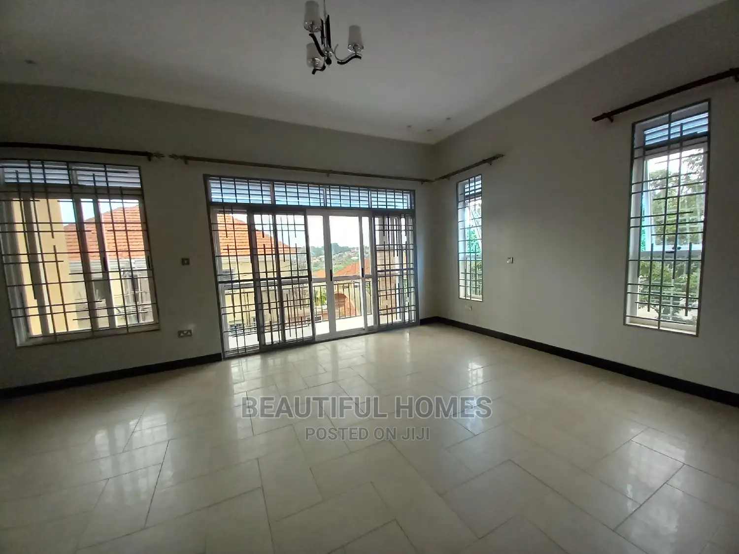 Furnished 5bdrm Mansion in Kira for sale