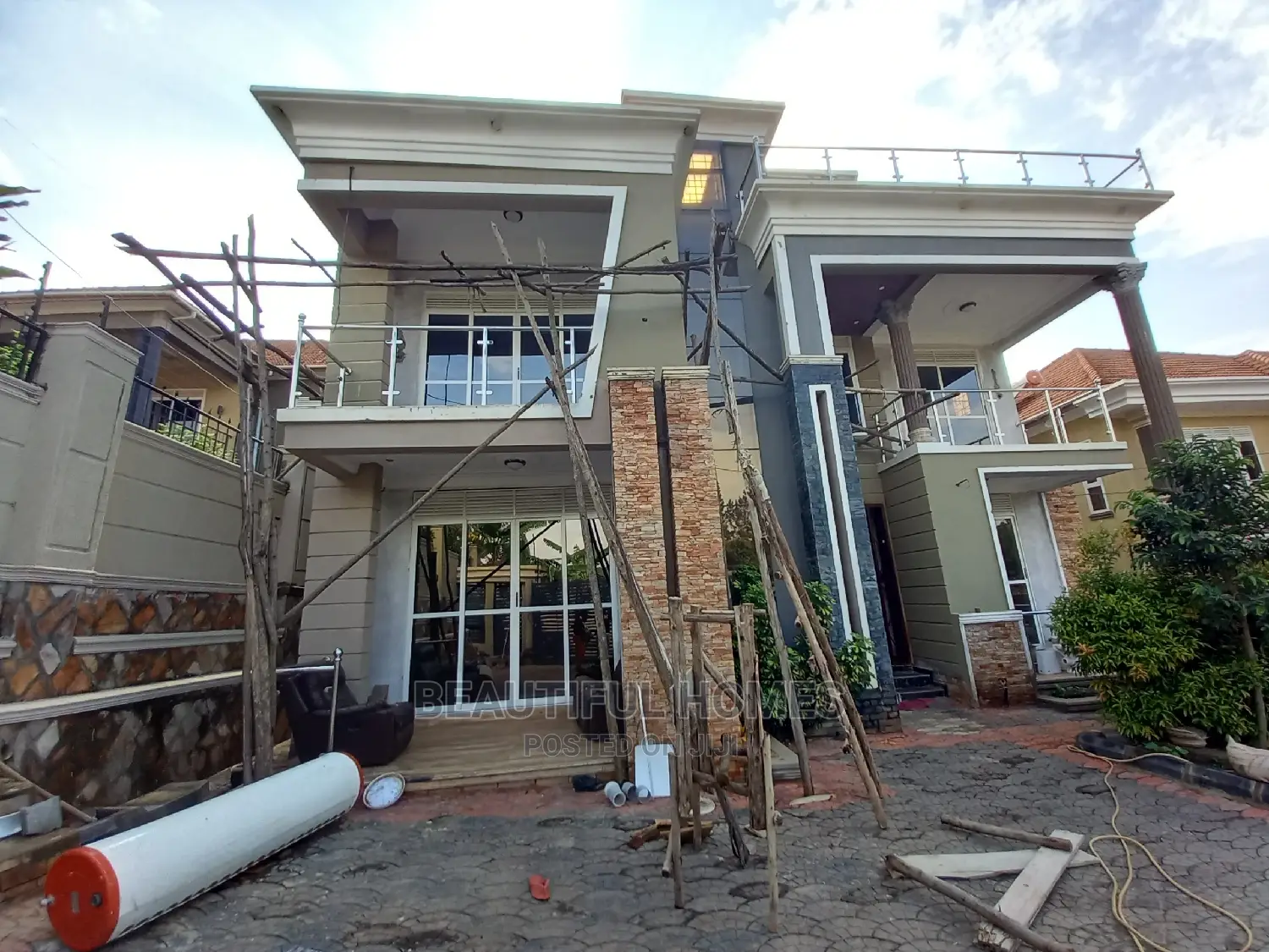 Furnished 5bdrm Mansion in Kira Executive for sale