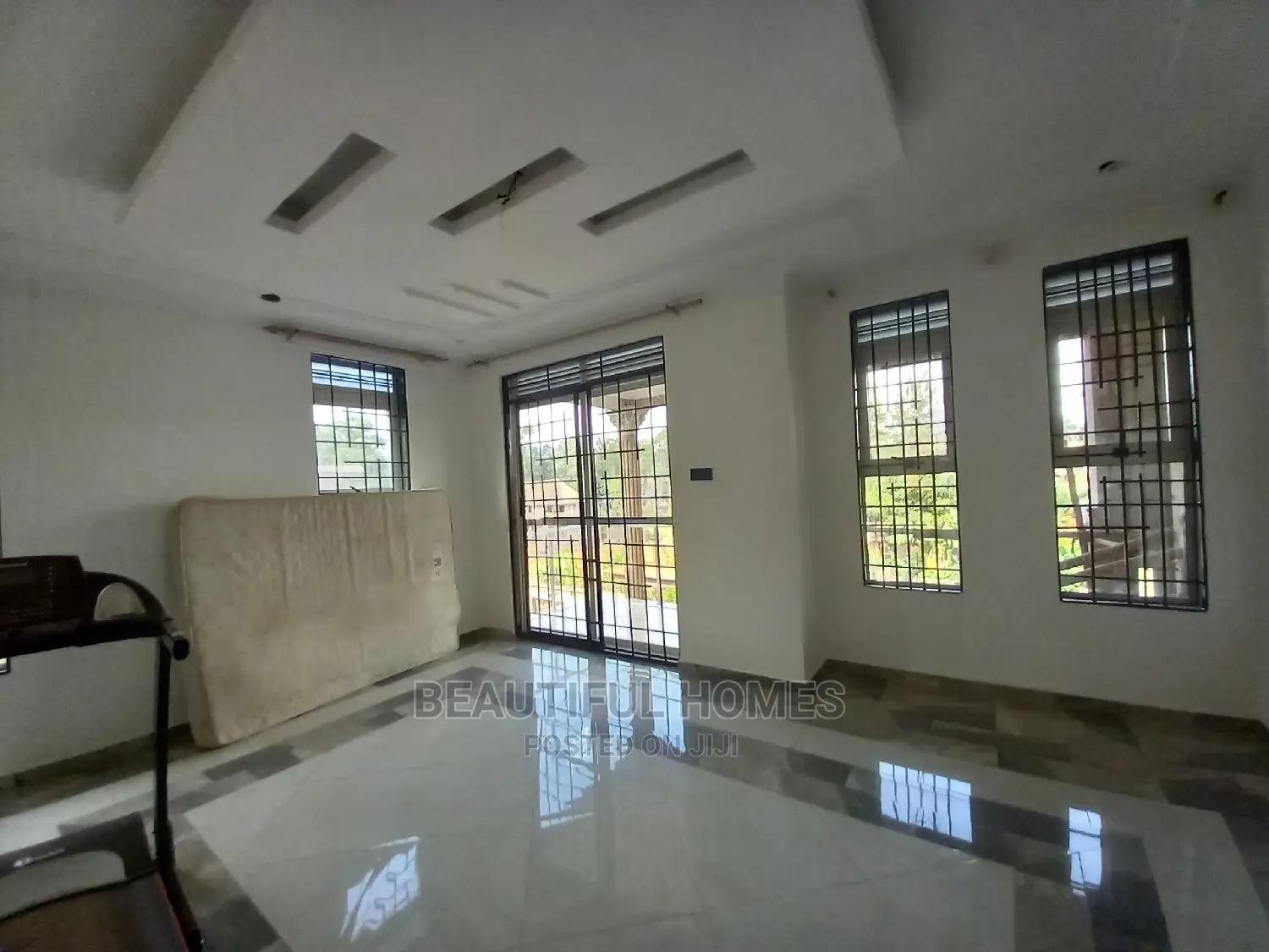 Furnished 5bdrm Mansion in Kira Executive for sale