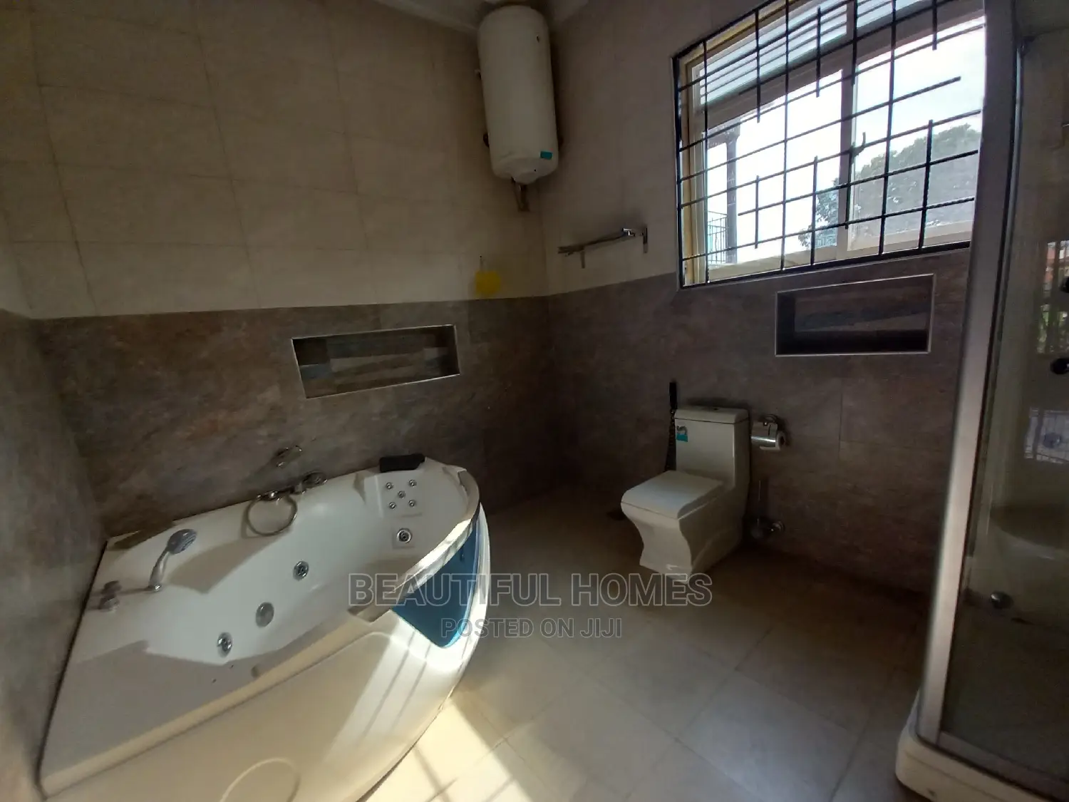 Furnished 5bdrm Mansion in Kira Executive for sale