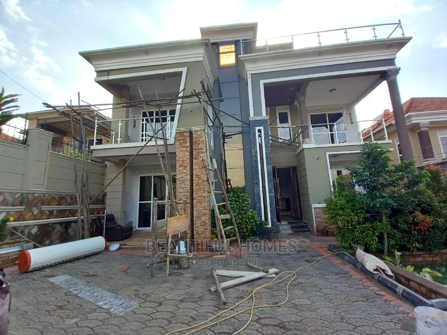 Furnished 5bdrm Duplex in Kira for sale