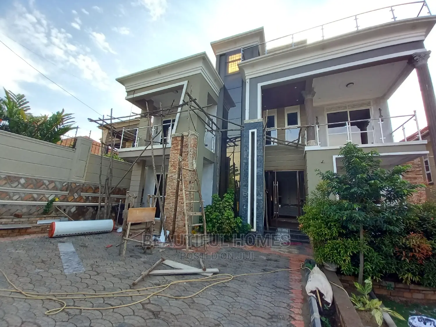 Furnished 5bdrm Duplex in Kira for sale