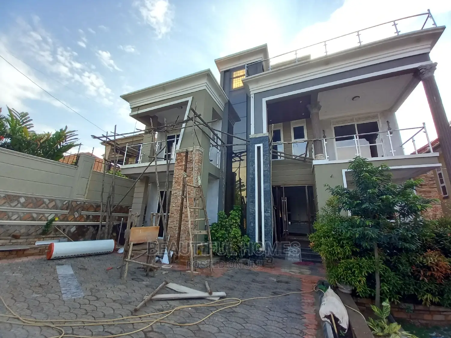 Furnished 5bdrm Duplex in Kira for sale