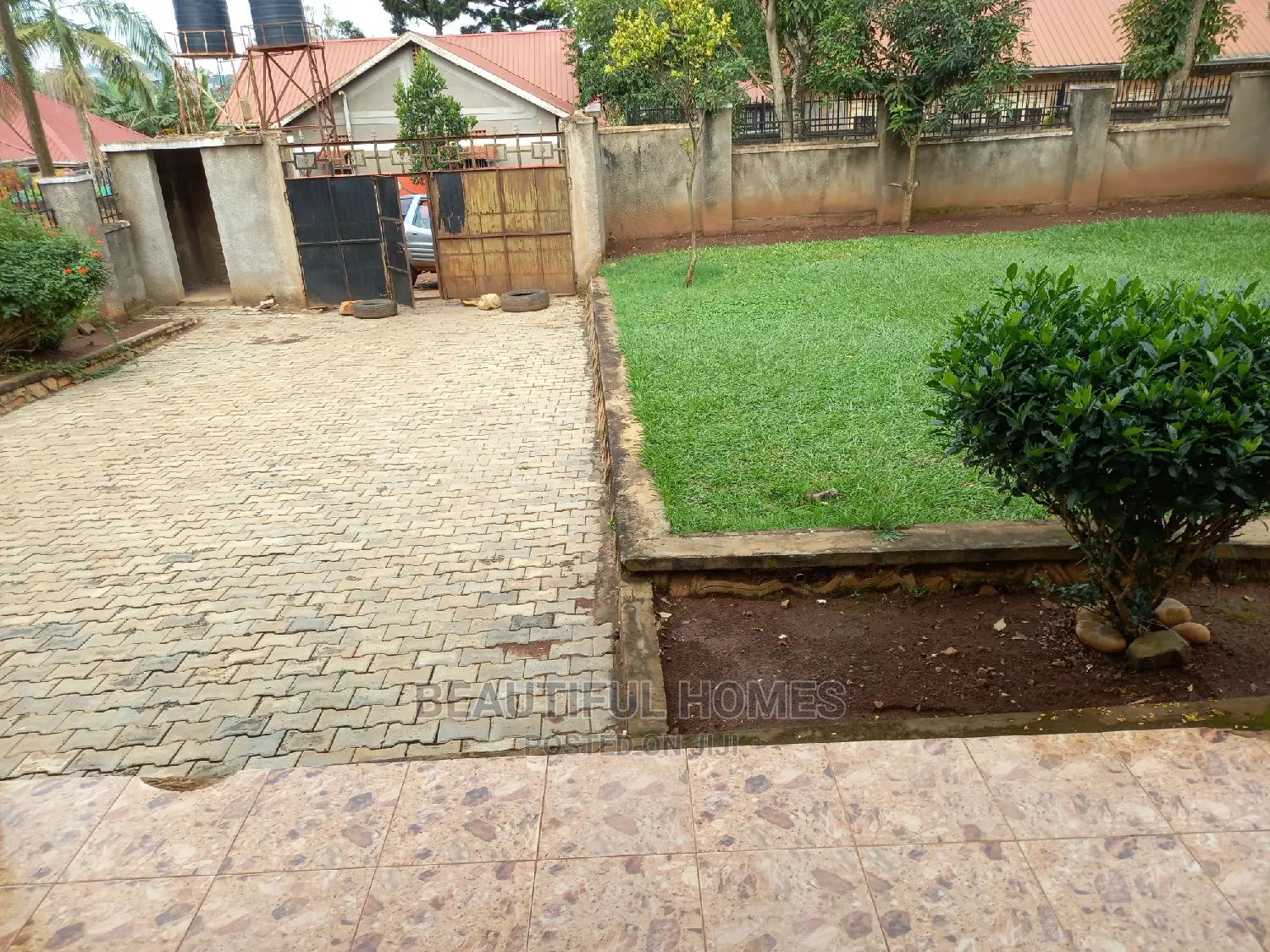Furnished 3bdrm House in Kira for sale