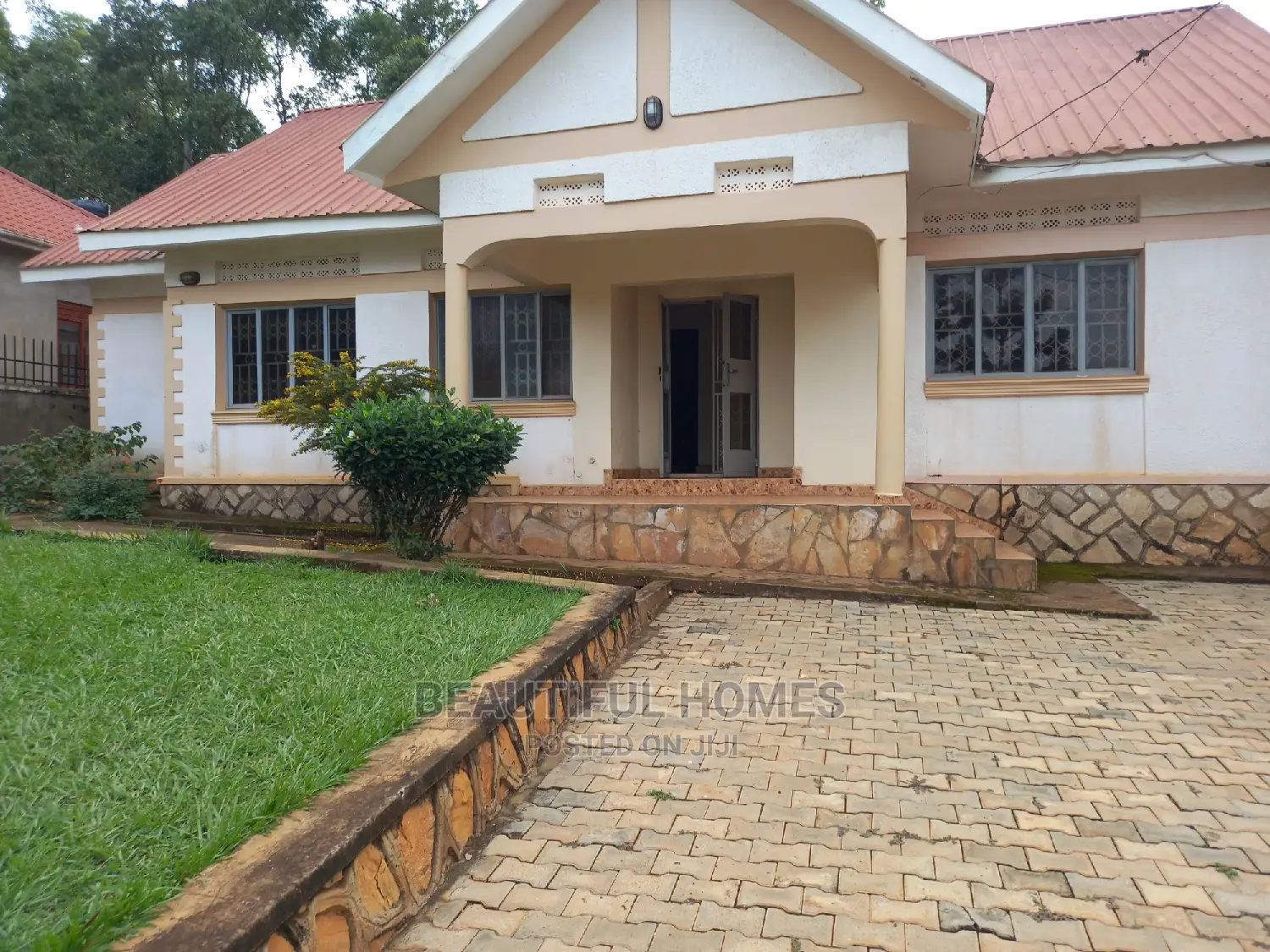 Furnished 3bdrm House in Kira for sale