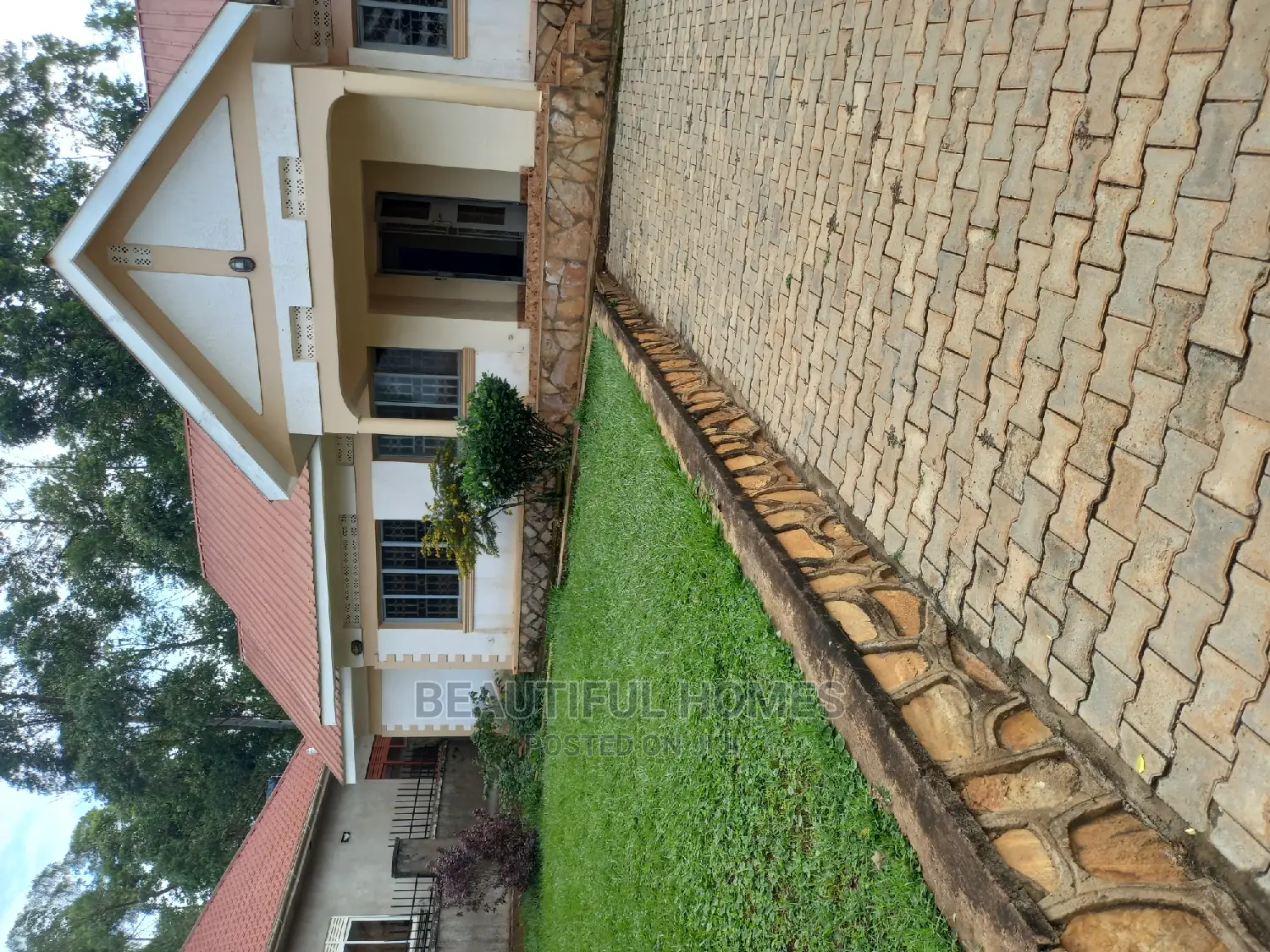 Furnished 3bdrm House in Kira for sale