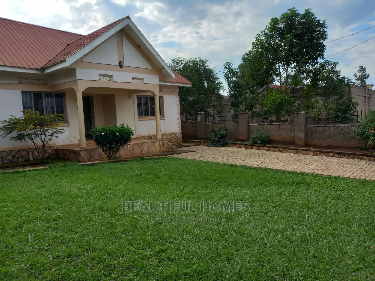 Furnished 3bdrm House in Kira for sale