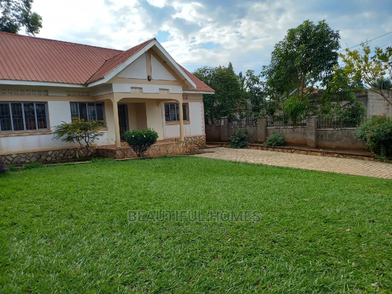 Furnished 3bdrm House in Kira for sale