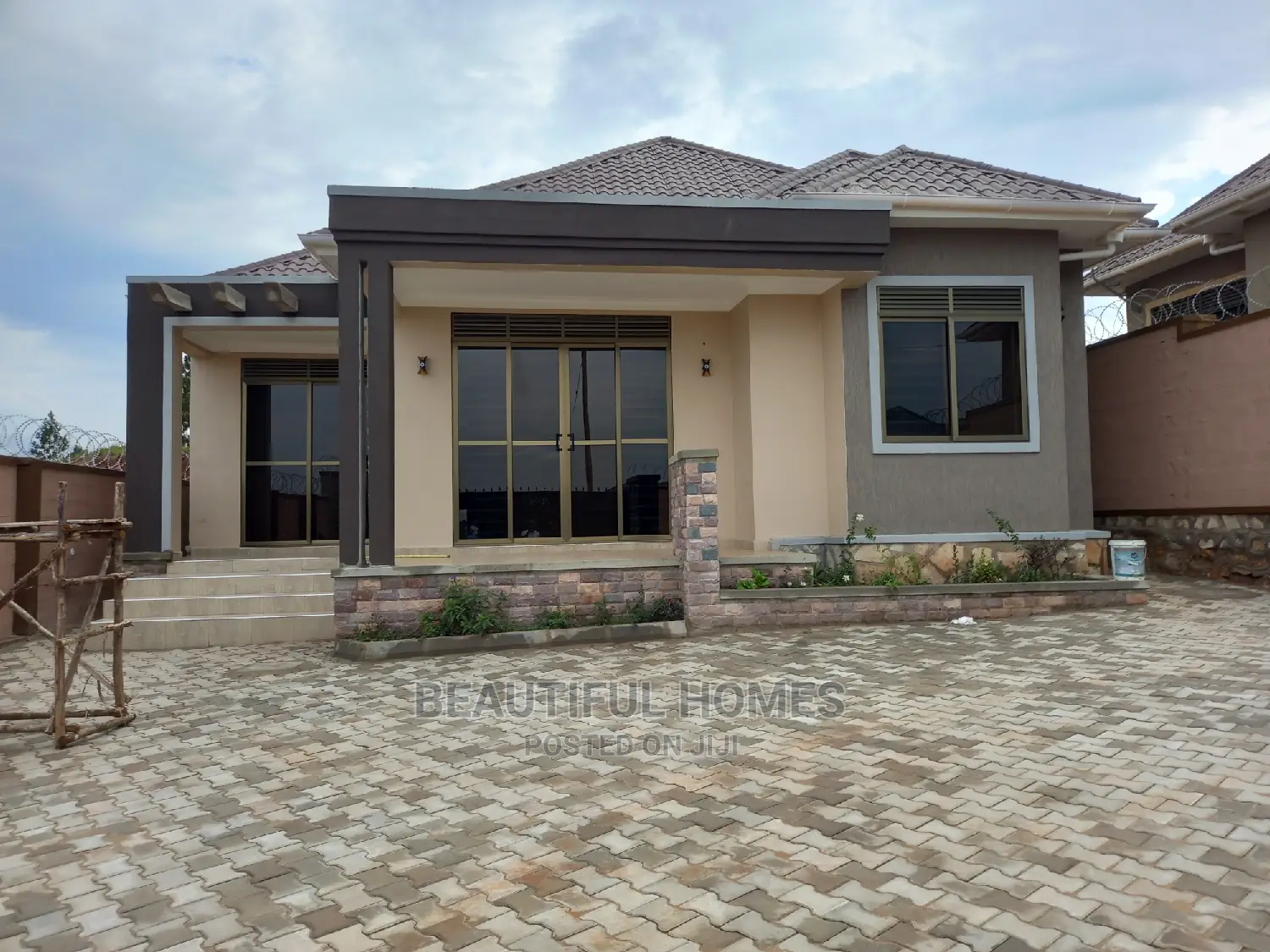 Furnished 3bdrm Bungalow in Kira for sale
