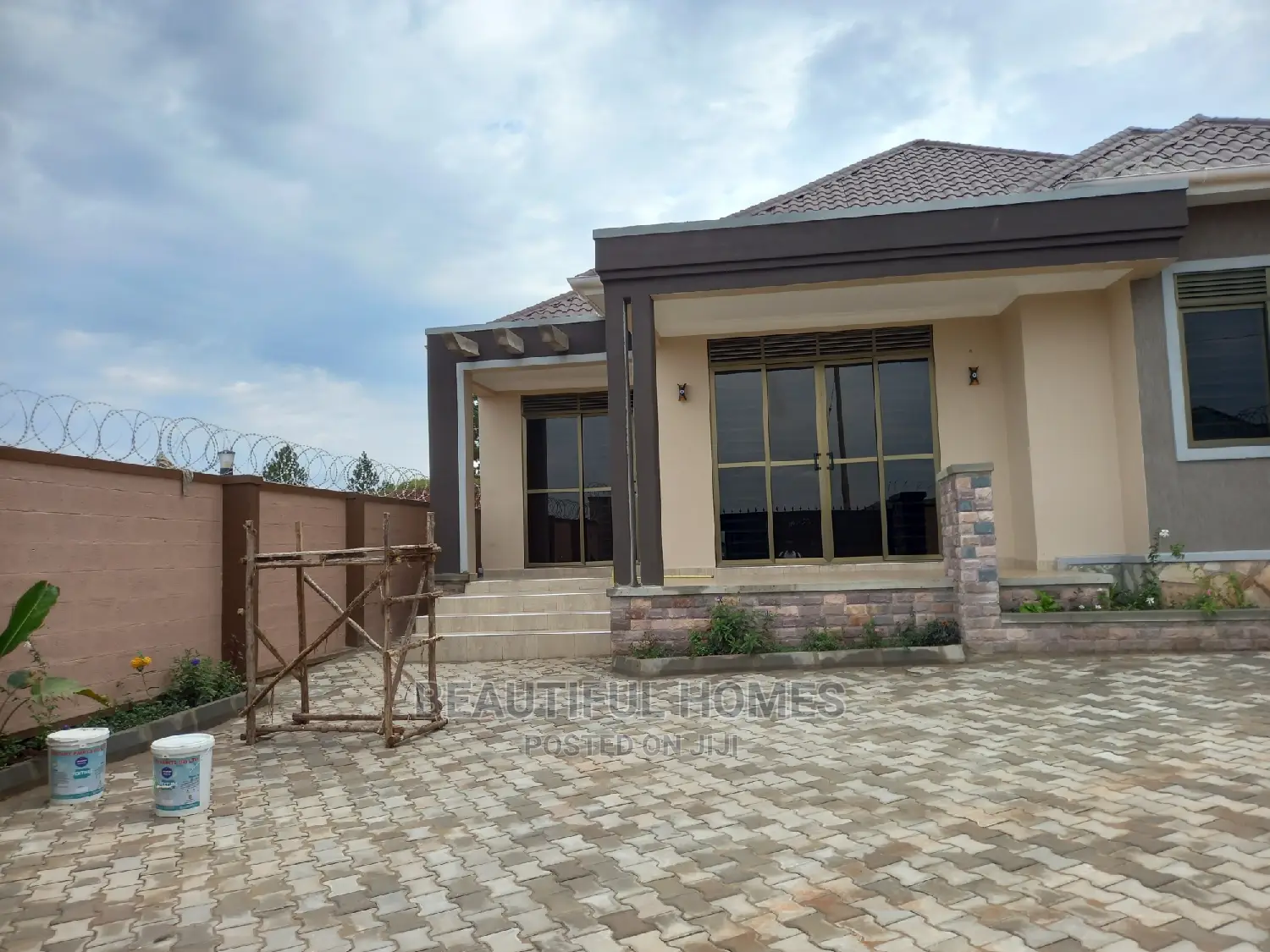 Furnished 3bdrm Bungalow in Kira for sale