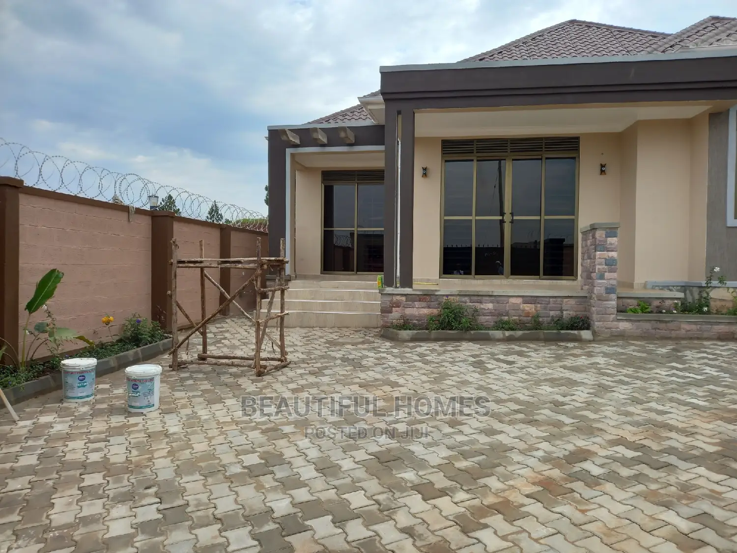 Furnished 3bdrm Bungalow in Kira for sale