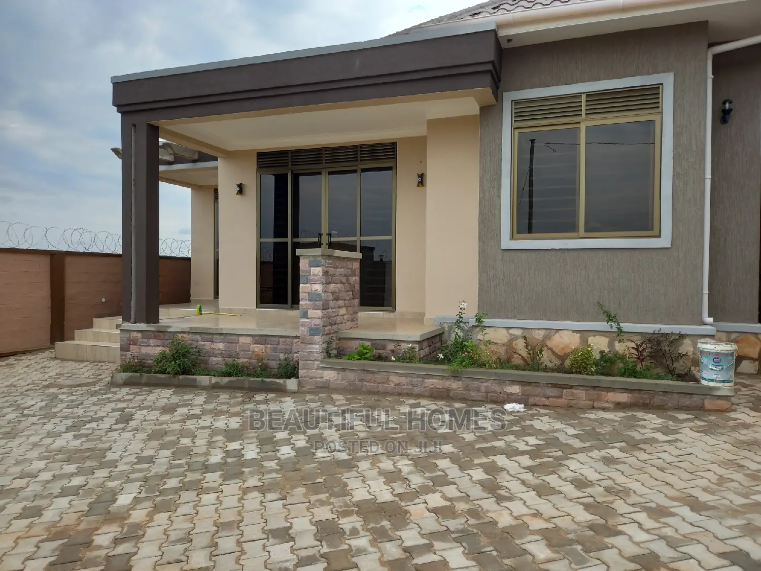 Furnished 3bdrm Bungalow in Kira for sale
