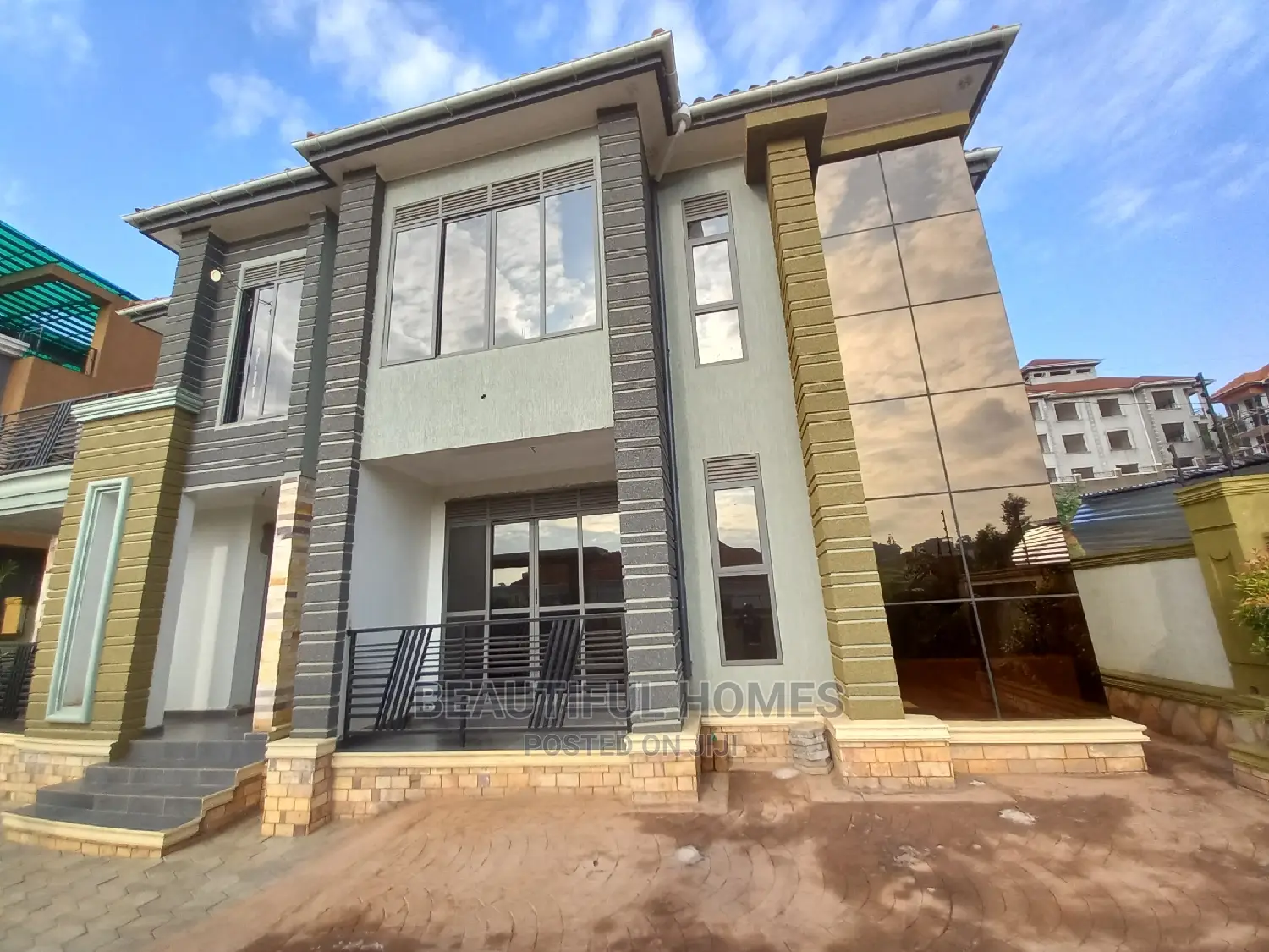 Furnished 5bdrm Duplex in Kyanja Tarmacked, Nakawa for sale