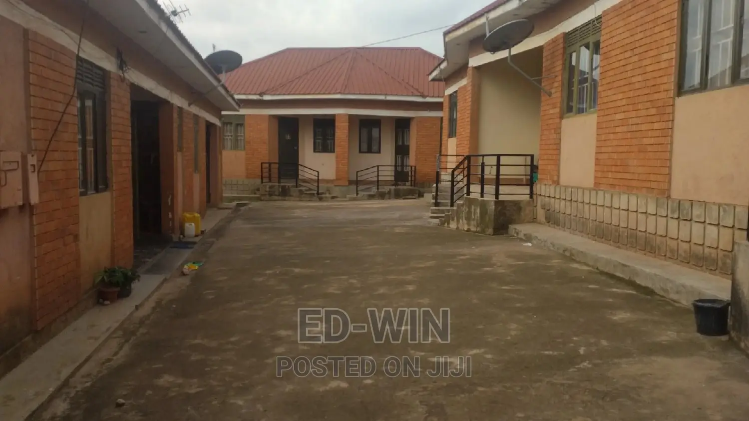 8bdrm Apartment in Central Division for sale