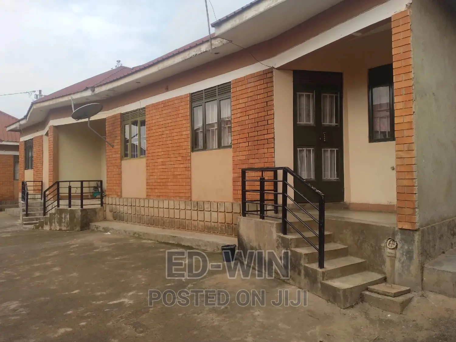 8bdrm Apartment in Central Division for sale