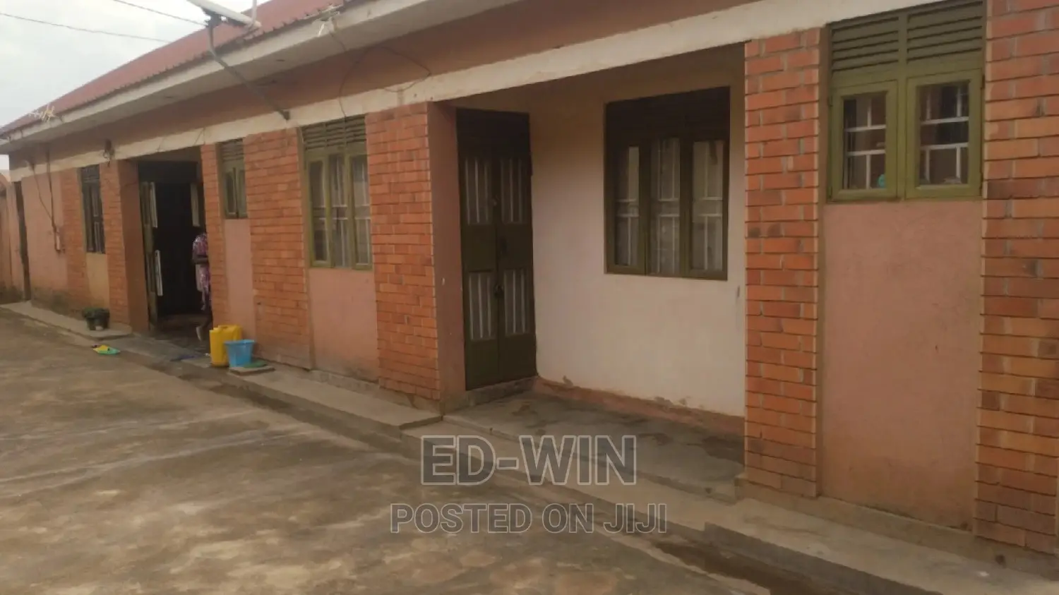 8bdrm Apartment in Central Division for sale