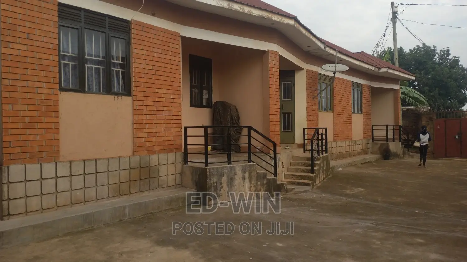8bdrm Apartment in Central Division for sale