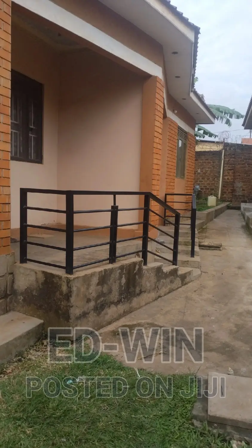 8bdrm Apartment in Central Division for sale